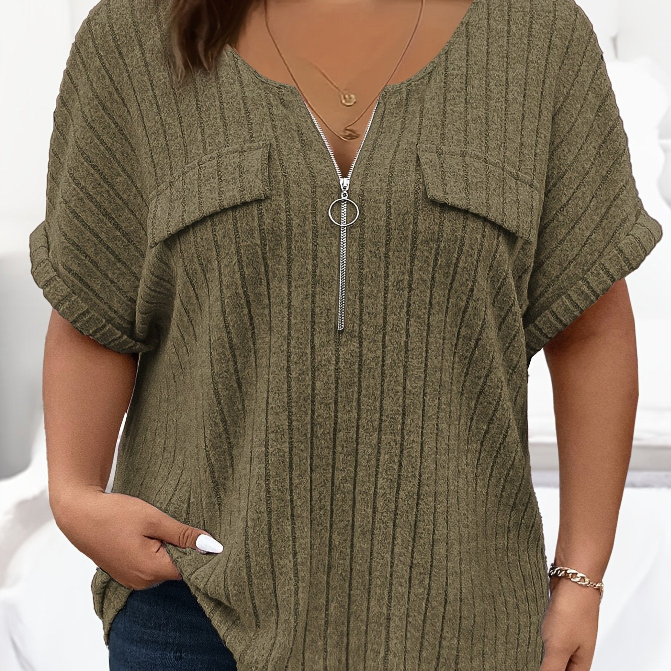 Women’s Plus Size Crew Neck T-Shirt Short Sleeve Zipper Faux Pockets