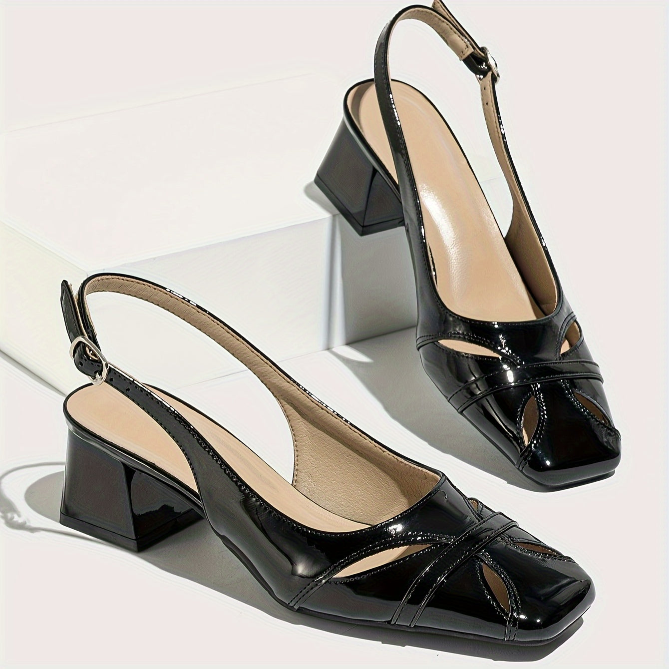 Женские туфли на толстом каблуке с квадратным носком и пряжкой на заднем ремешке