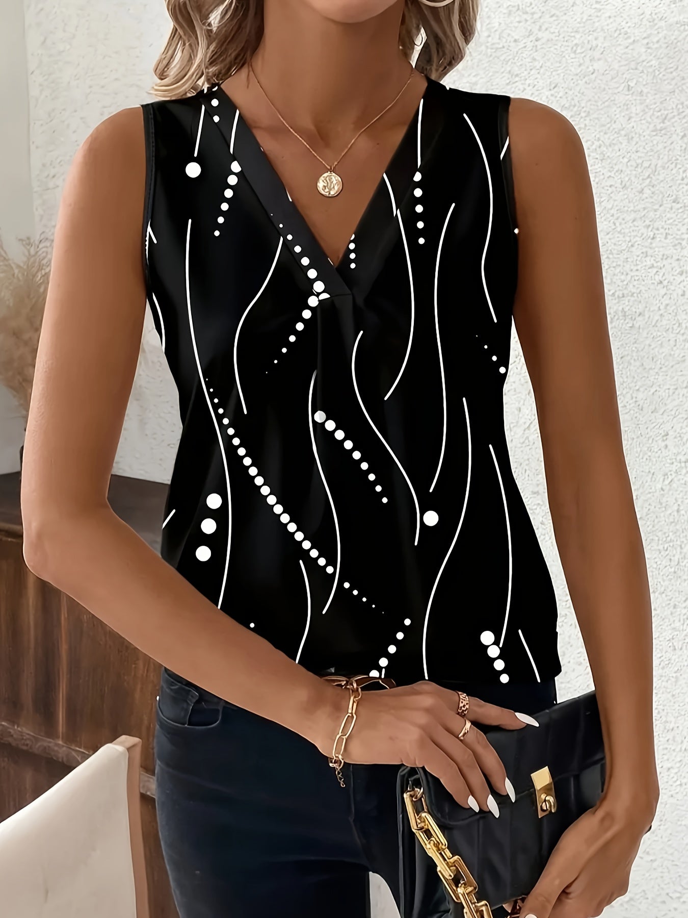 Ayollar uchun V-shaklli bo'yinli, bezsiz, polka nuqta bosma, elastik, mashinada yuviladigan top