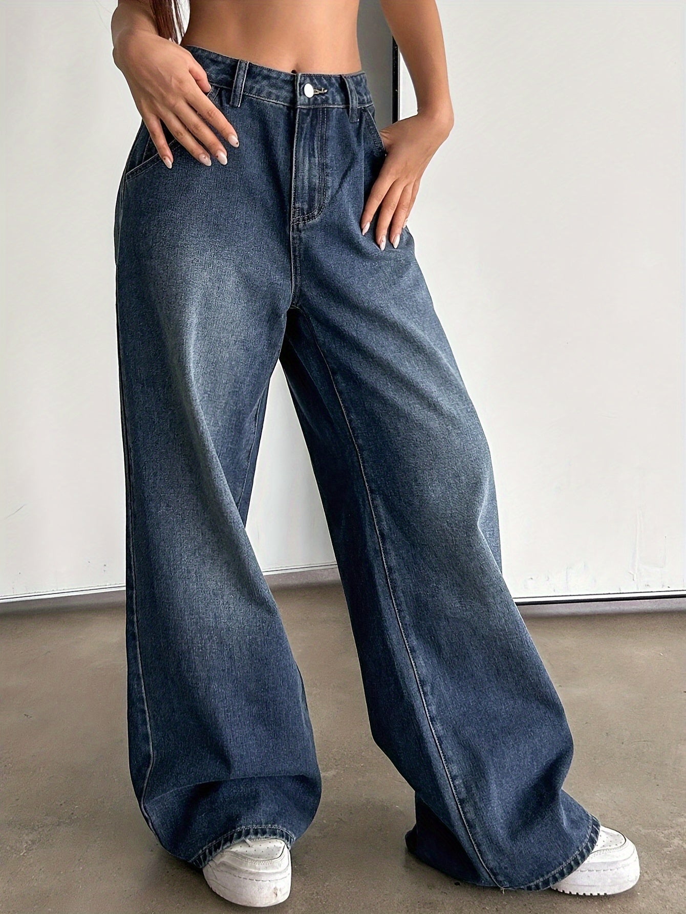 Women's Wide Leg Denim Jeans with Multiple Pockets and Vintage Style
