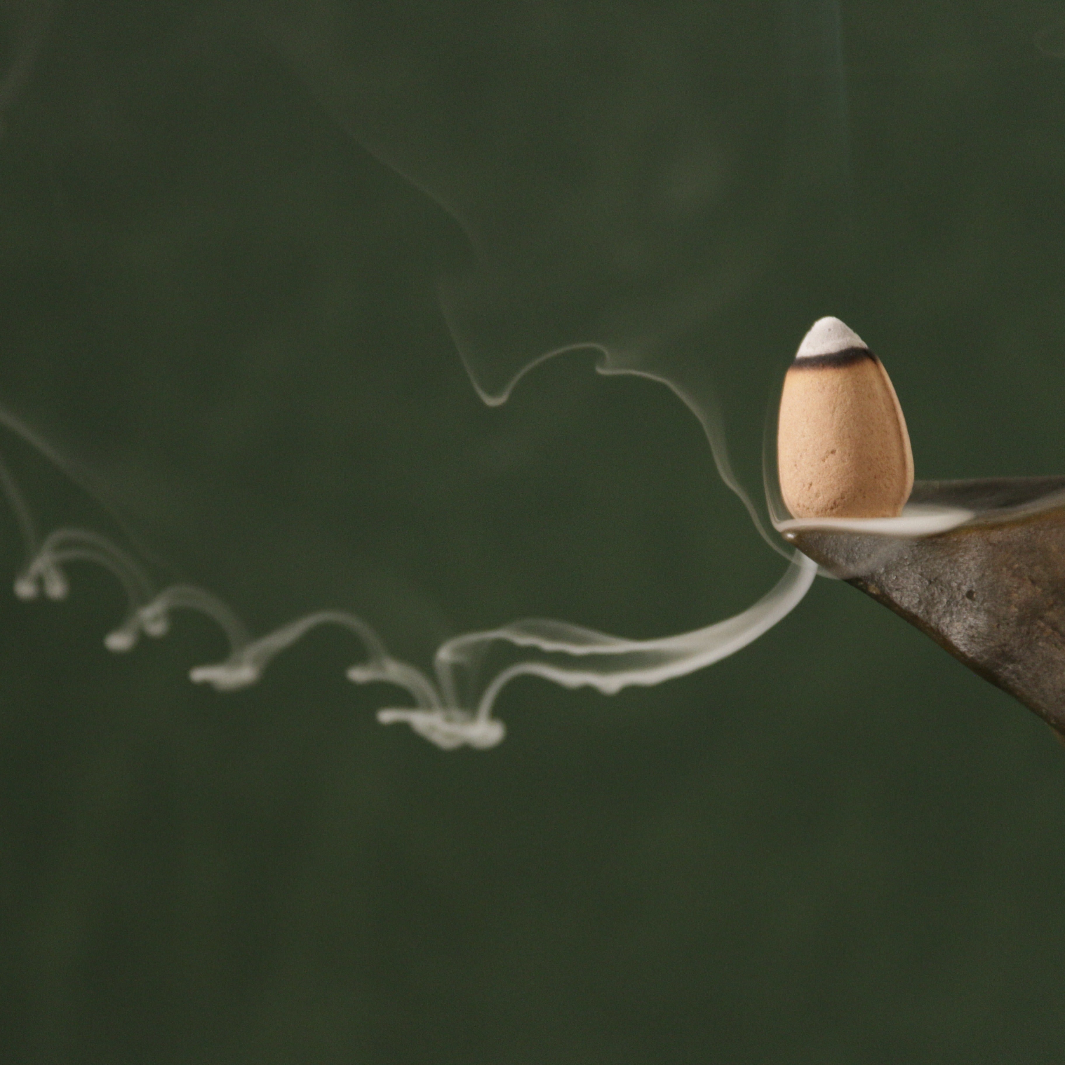 Sandalwood Incense Cones for Cleansing Negative Energy and Aromatherapy