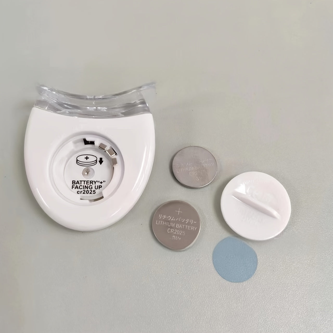 Professional Teeth Whitening Kit Battery Powered Non-Rechargeable Button Batteries Formaldehyde-Free Operating Voltage ≤36V