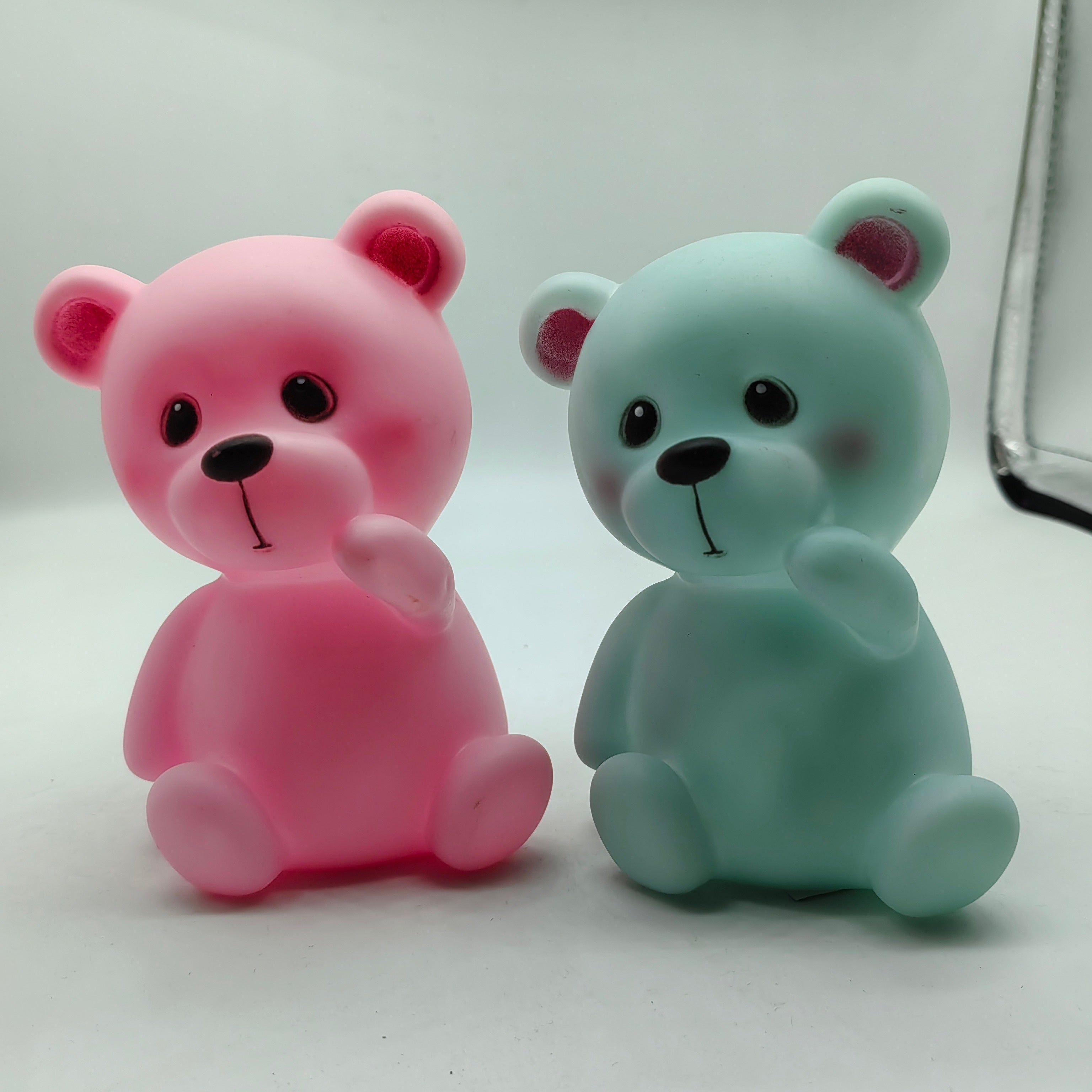 Luz nocturna de oso adorable para decorar la habitación de las niñas, lámpara de escritorio con batería