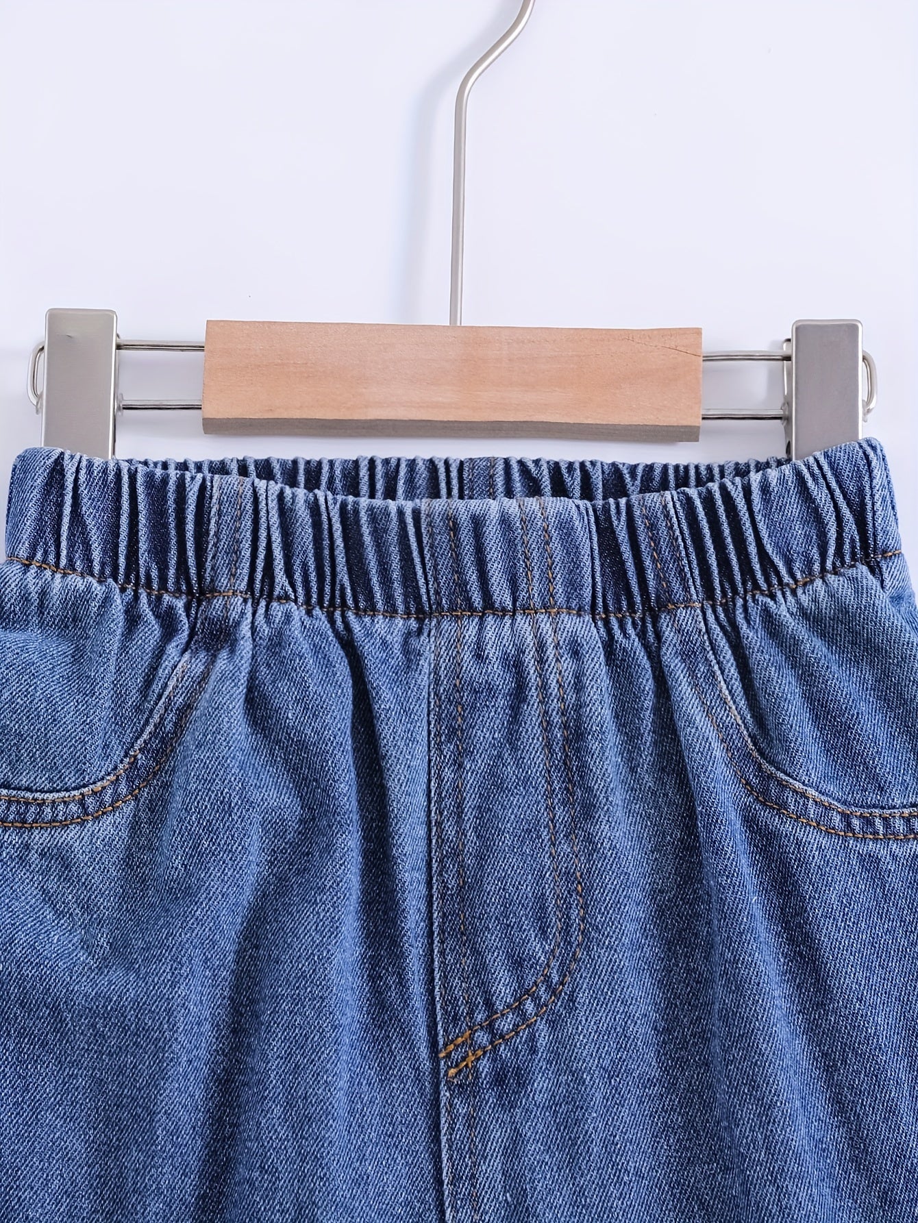 Boys' Casual Two-Piece Set with Letter Print Sweatshirt and Jeans for Outdoor Wear