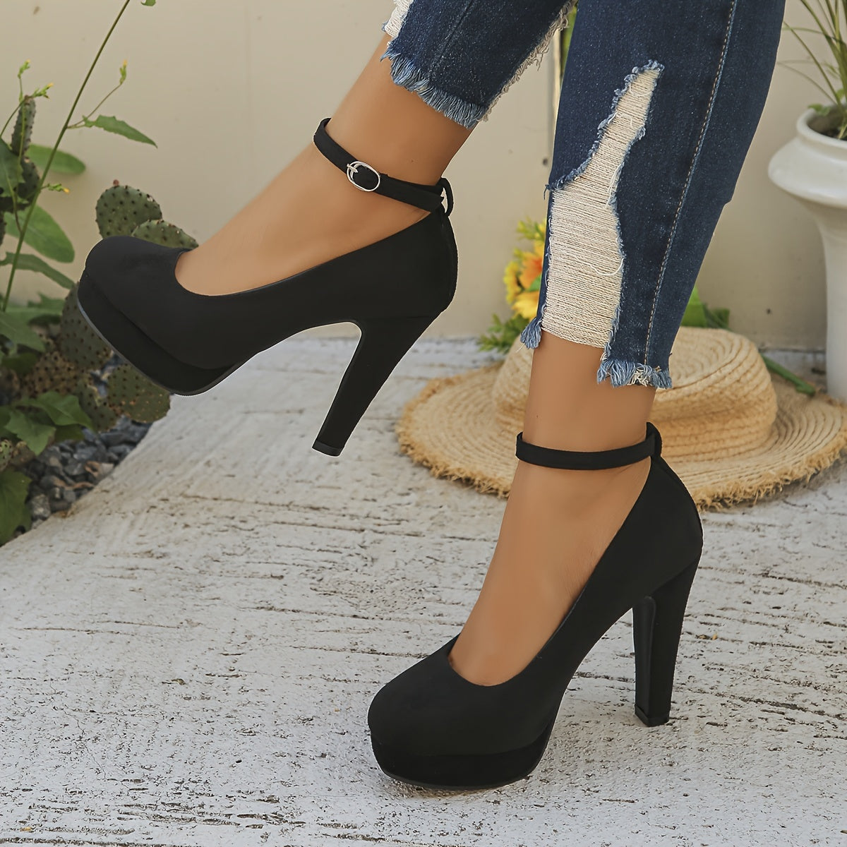 Ayollar uchun qora velvett yuqori poyafzal, tizzaga bog'lam bilan, ish va tadbirlar uchun