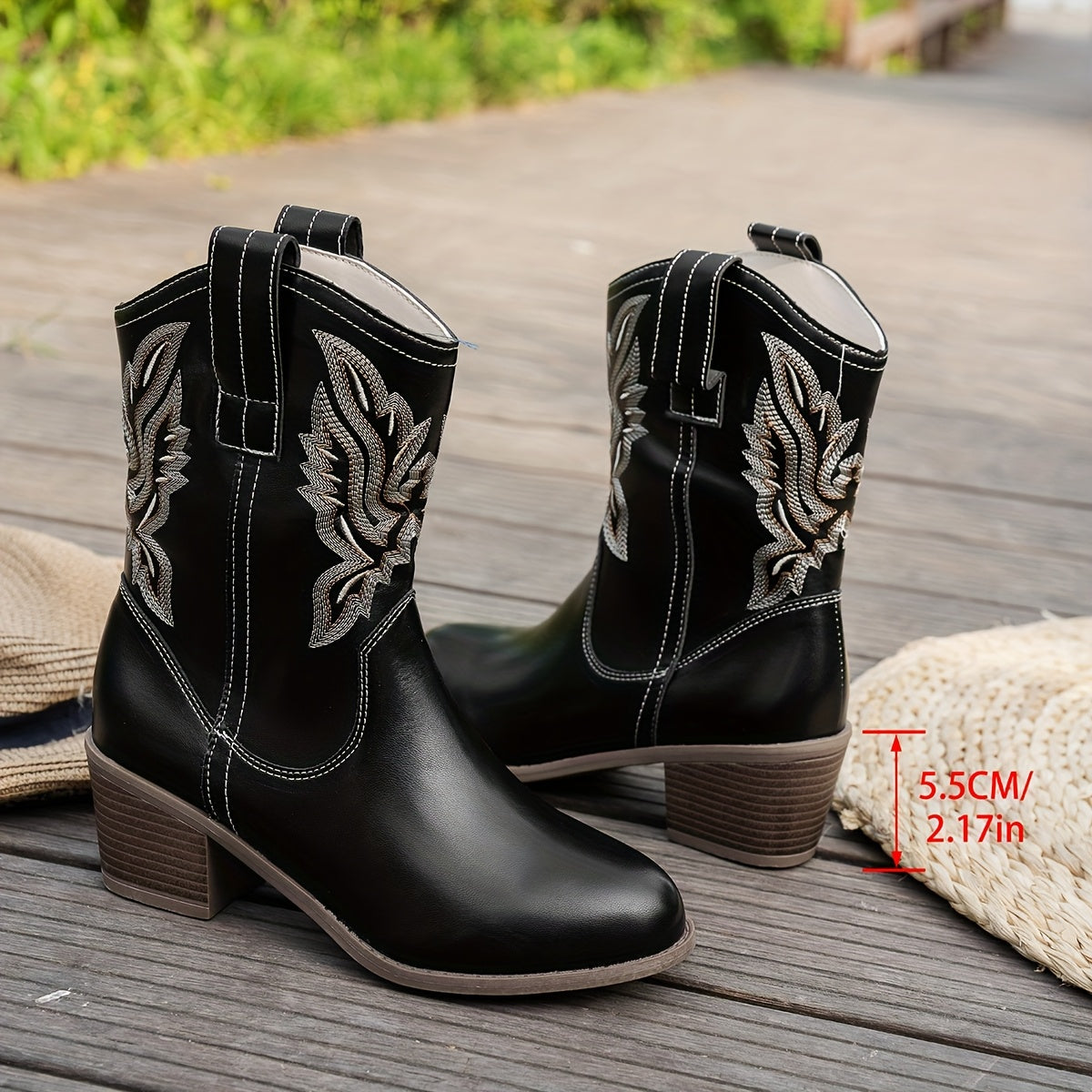 Ayollar uchun o'rta uzunlikdagi slip-on g'arbiy chizilgan poyabzal, jigarrang sun'iy material, platforma tagli taglik