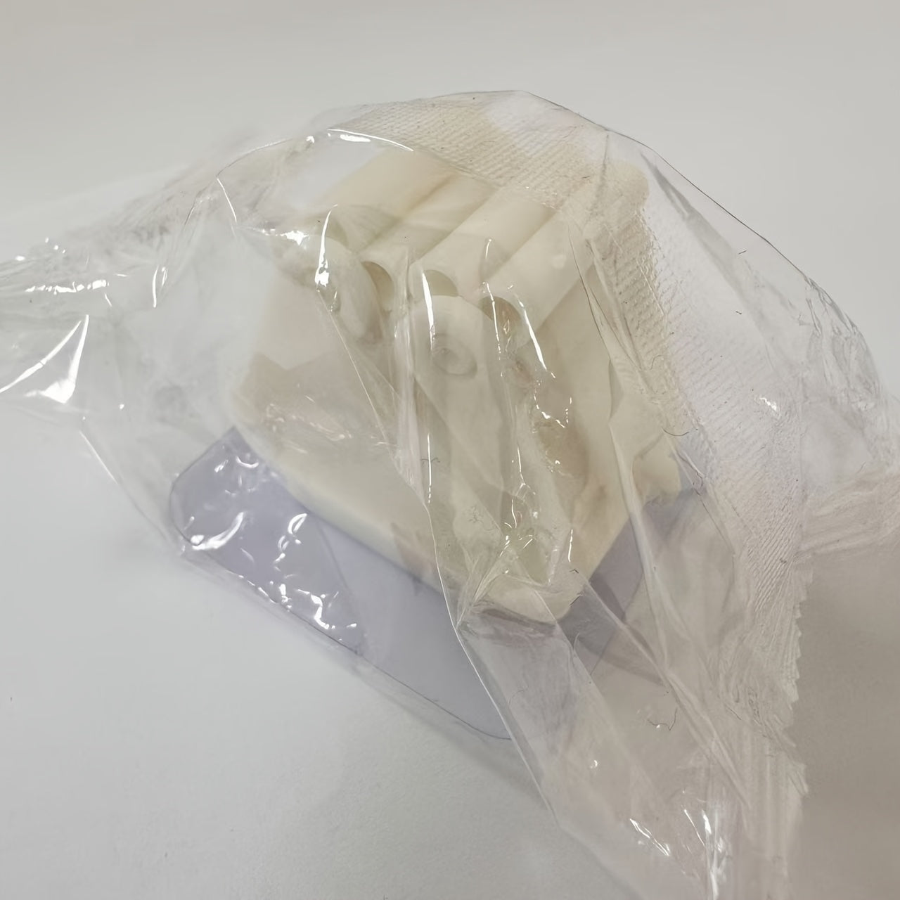 1 dona oson o'rnatiladigan mop ushlagich, mustahkam devor qopqog'i bilan hammom va oshxona uchun, chidamli plastikdan tayyorlangan.