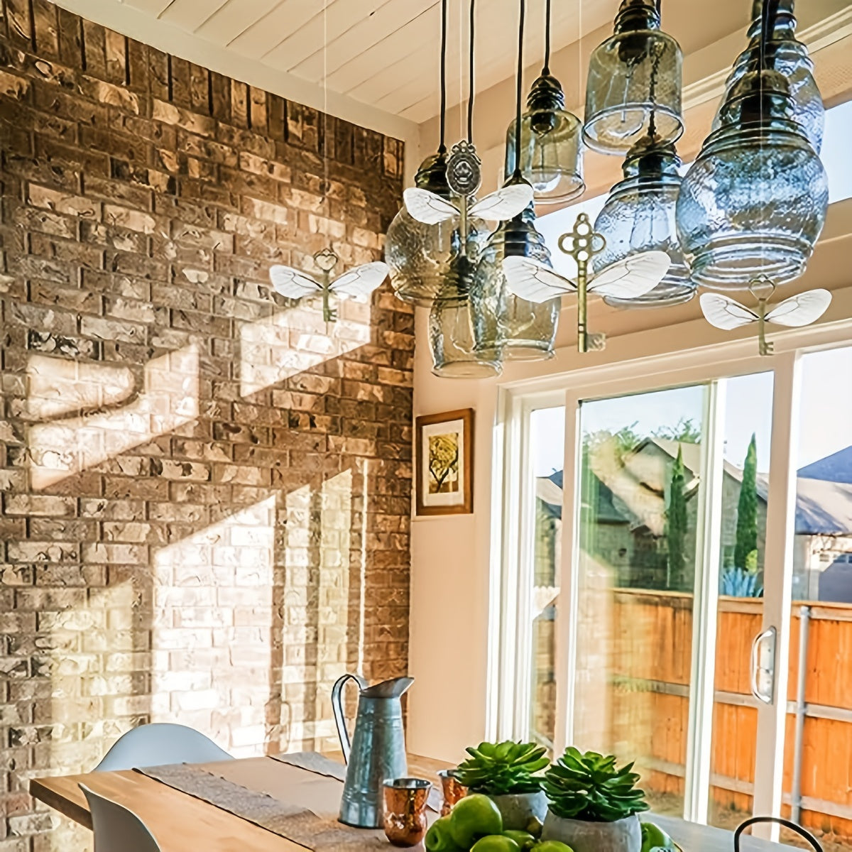 Qadimgi bronza skelet kalit charmslari, ajdar chayqalish qanotlari va zargarlik ipi bilan hunarmandchilik uchun