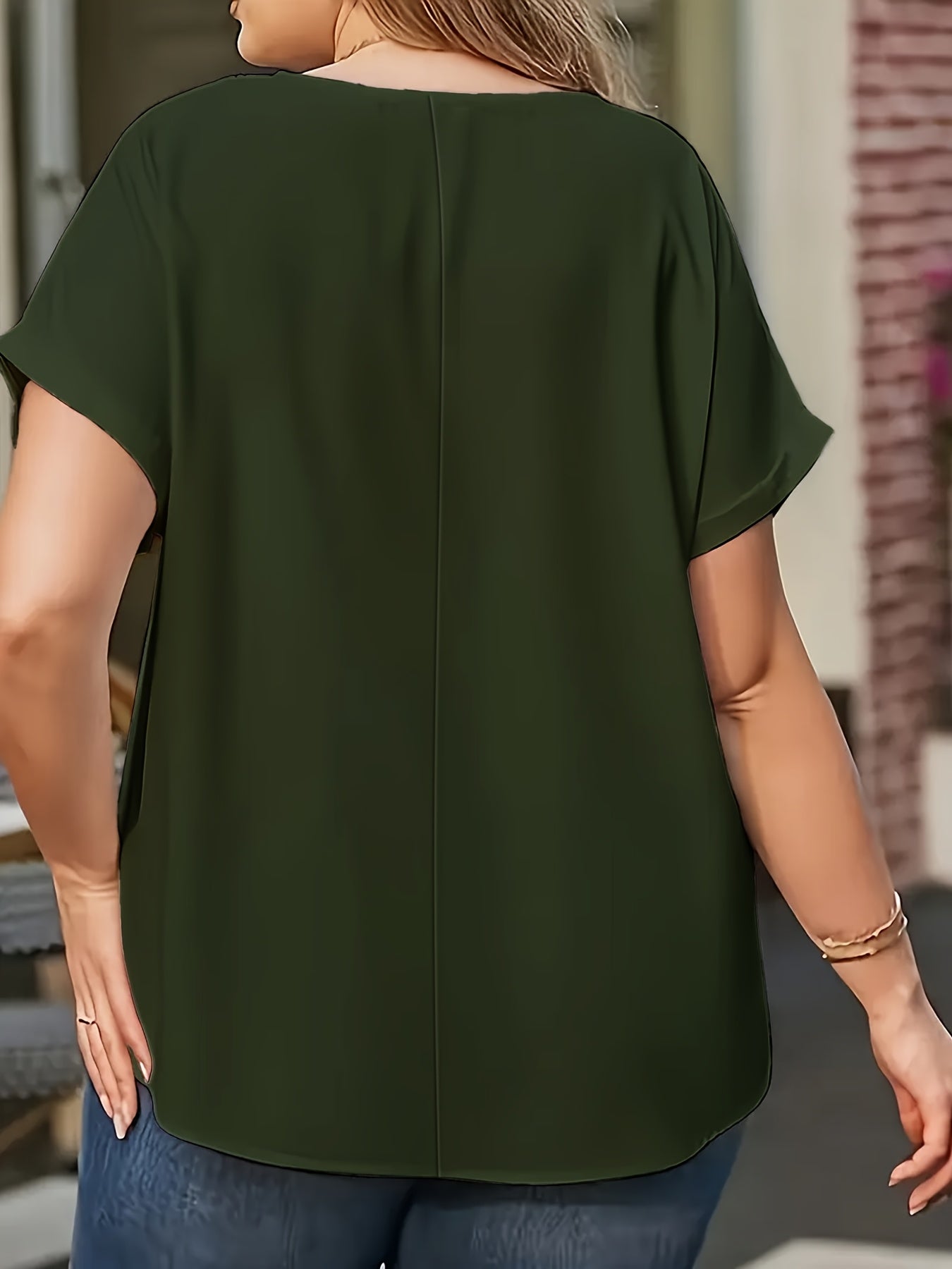 Plus o'lcham ayollar uchun V-yuqa qisqa sleeves T-shirt bir xil rangli kundalik ko'ylak