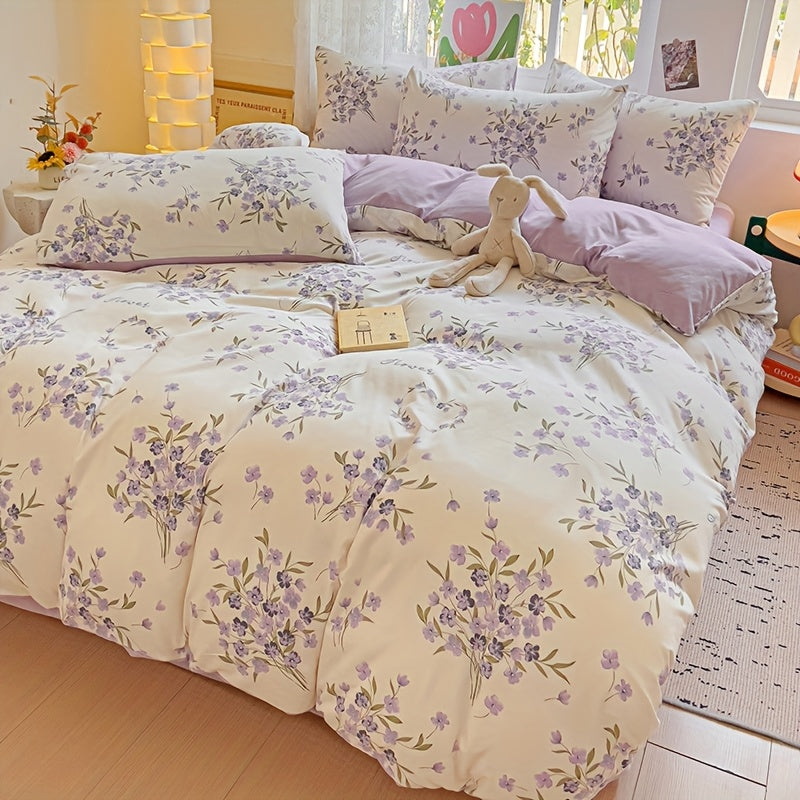 Yumshoq gullar naqshidagi yotoq to'plami, yostiq qoplari bilan birga, nafas oladigan polyesterdan tayyorlangan va zip yopilishi mavjud. Har mavsum uchun mos, yotoqxona va mehmonxonalar uchun mukammal.