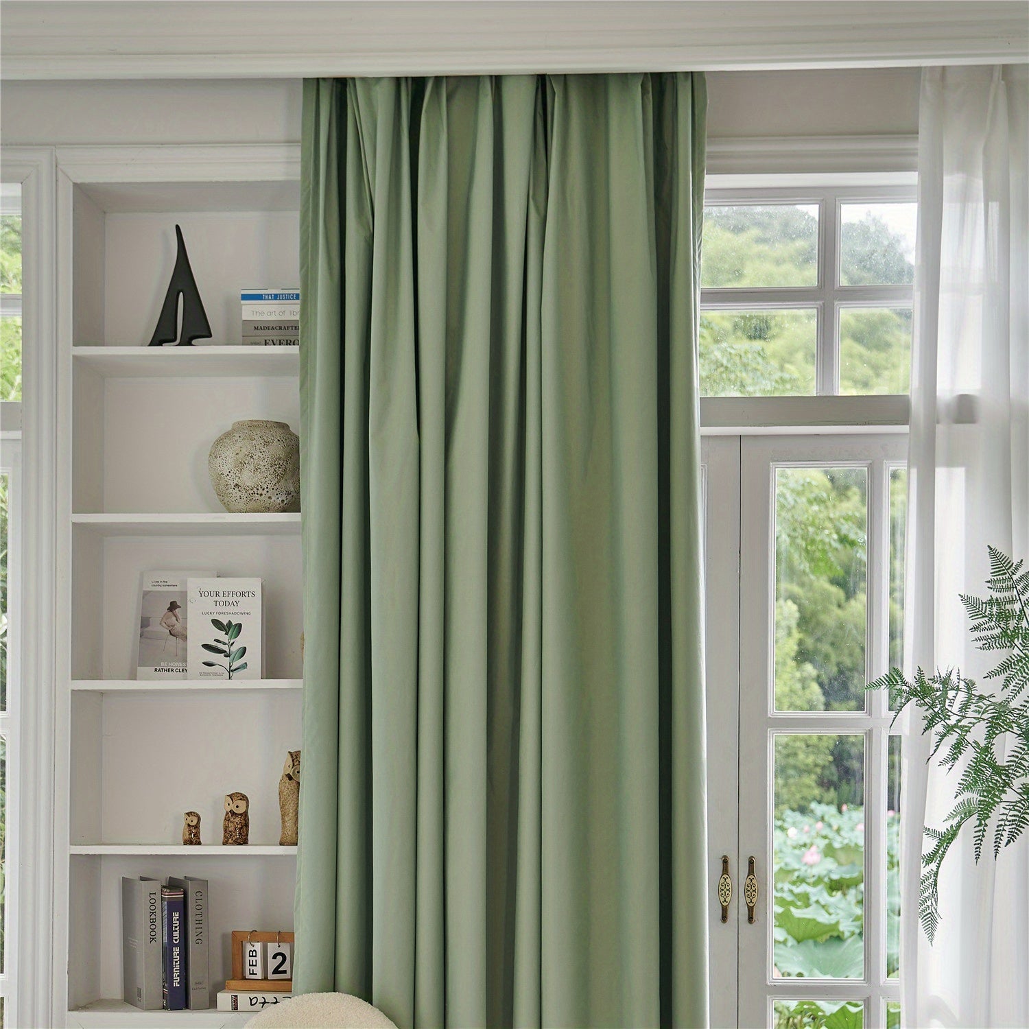 Qorong‘u qopqog‘li pardalar qora yoki oq izolyatsiyalangan, yoritishni to‘sadigan, yotoqxona va mehmonxona uchun