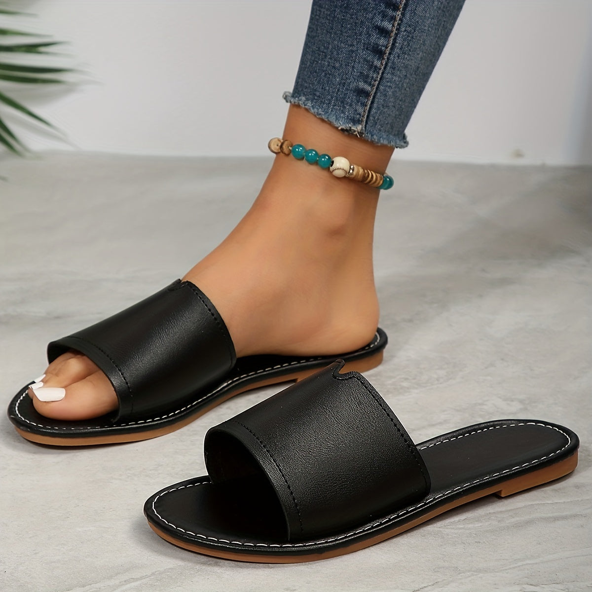 Women's Solid Color Minimalist Slip-On Sandals for Beach and Casual Use