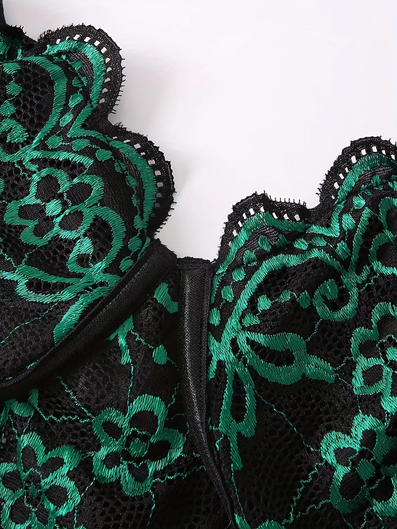 Plus Size Women's Jacquard Lace Front Closure V-Neck Bra Black Green Floral