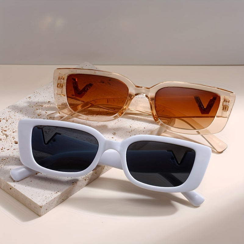 Ayollar uchun mushuk ko‘zli moda ko‘zoynaklar, kichik to‘rtburchak ramka, qora, V shaklidagi juftlik