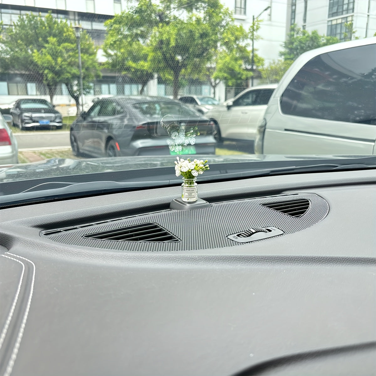 Mini White Flower Arrangement in Glass Vase Car Dashboard Decoration Plastic Ornament