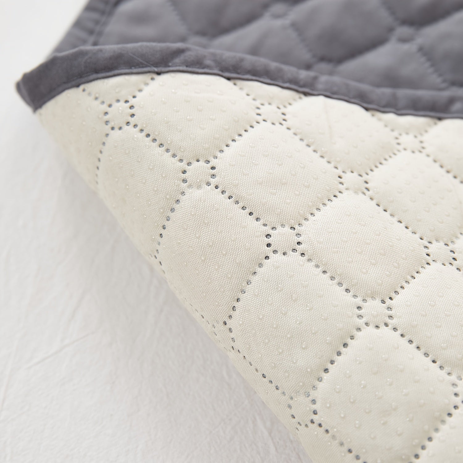 Pet Sofa Cover Four Seasons Machine Washable Fits 1-4 People Polyester