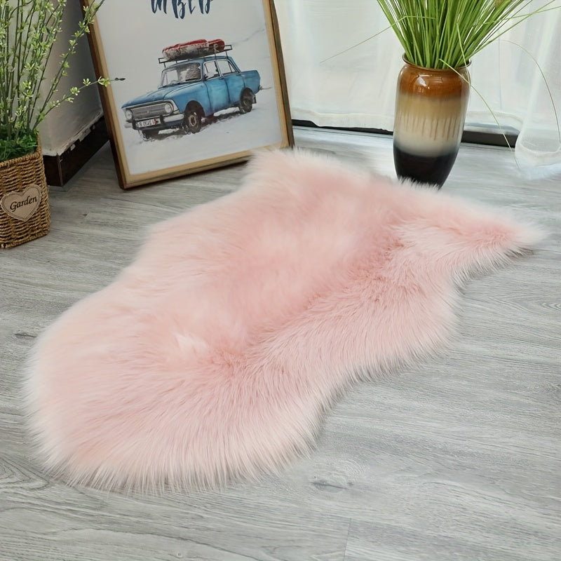 Изготовленный из мягкого полиэфирного волокна, этот моющийся и пушистый ковер напоминает коврик, идеально подходящий для роскошных гостиных и спален. Он идеально подходит как для подушек для стульев, так и для диванных подушек.