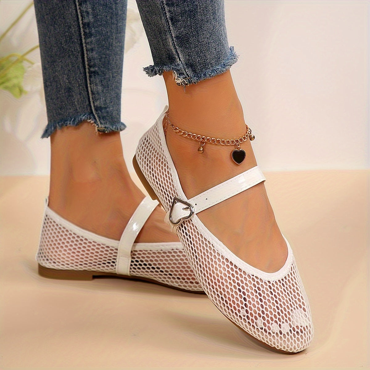 Women's Mesh Flats Lightweight Slip-On Casual Shoes in Solid Colors
