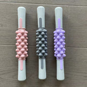 Butun tanaga, fibromiyalji terapiyasiga, yoga dam olishiga va turli tanalar uchun o'z-o'zini massaj qilishga mo'ljallangan elektrsiz mushak massaj tayoqchasi.