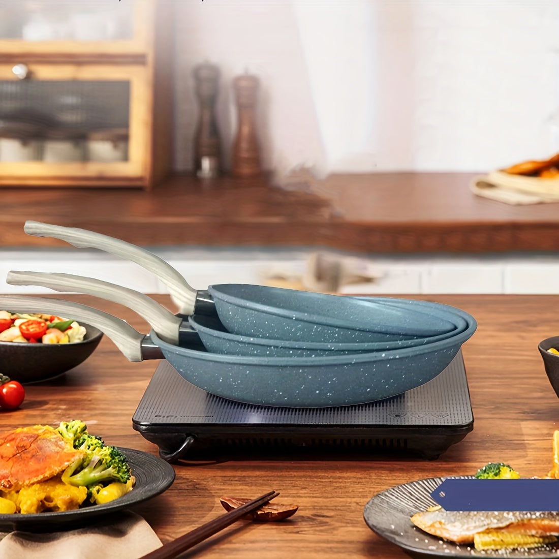 Qora, kulrang va bej rangdagi uchta yopishqoq bo'lmagan quyma temir qozonlar to'plami. Yog'och tutqichlari mavjud va induksiya va gaz pechlari bilan mos keladi. Tozalash oson, va idish yuvish mashinasida yuvish mumkin. Mukammal oshxona pishirish to'plami.