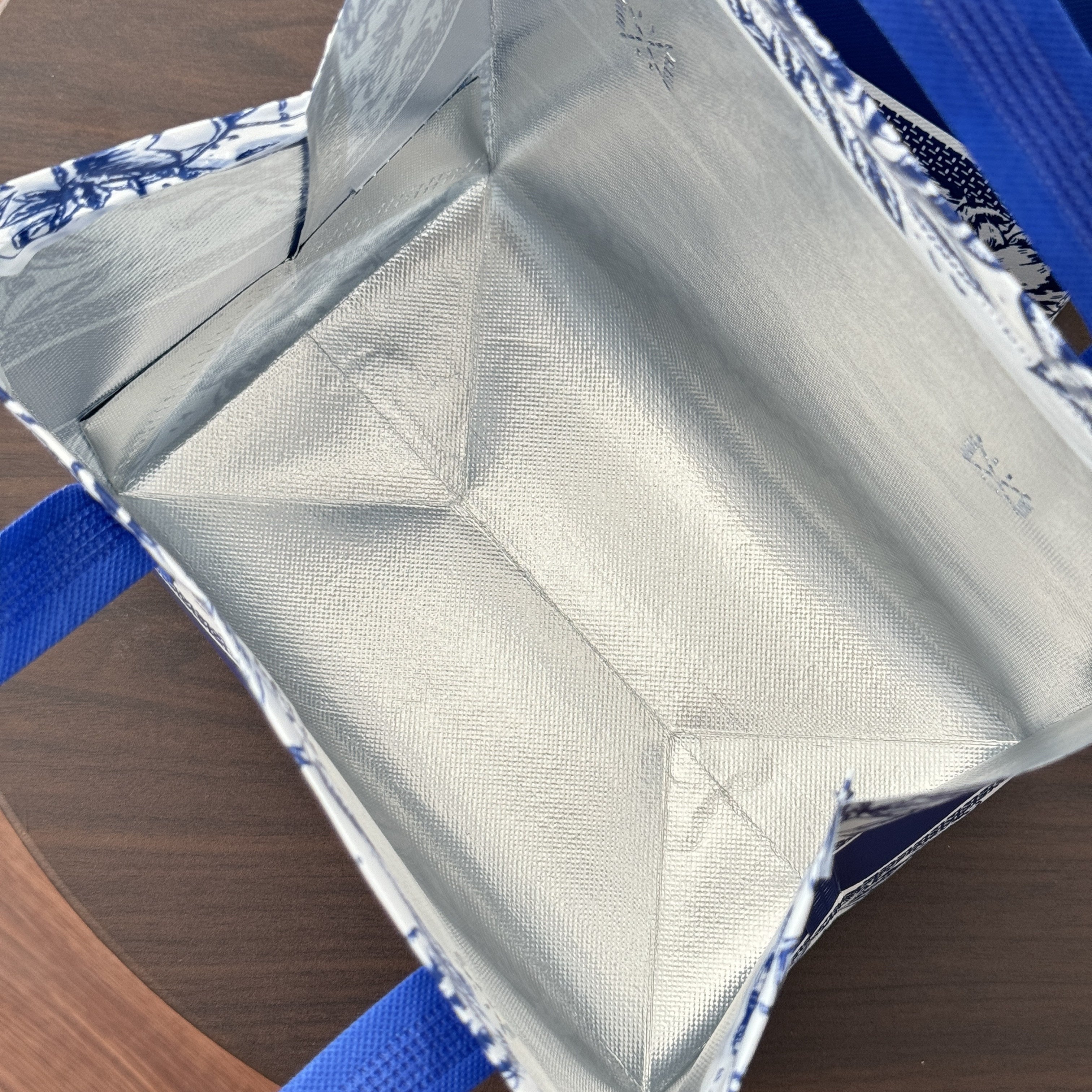 10 ta paket izolyatsiyalangan pizza yetkazib berish sumkasi, ko‘k va oq gullar bilan sovutgichlar, oziq-ovqat xizmatlari