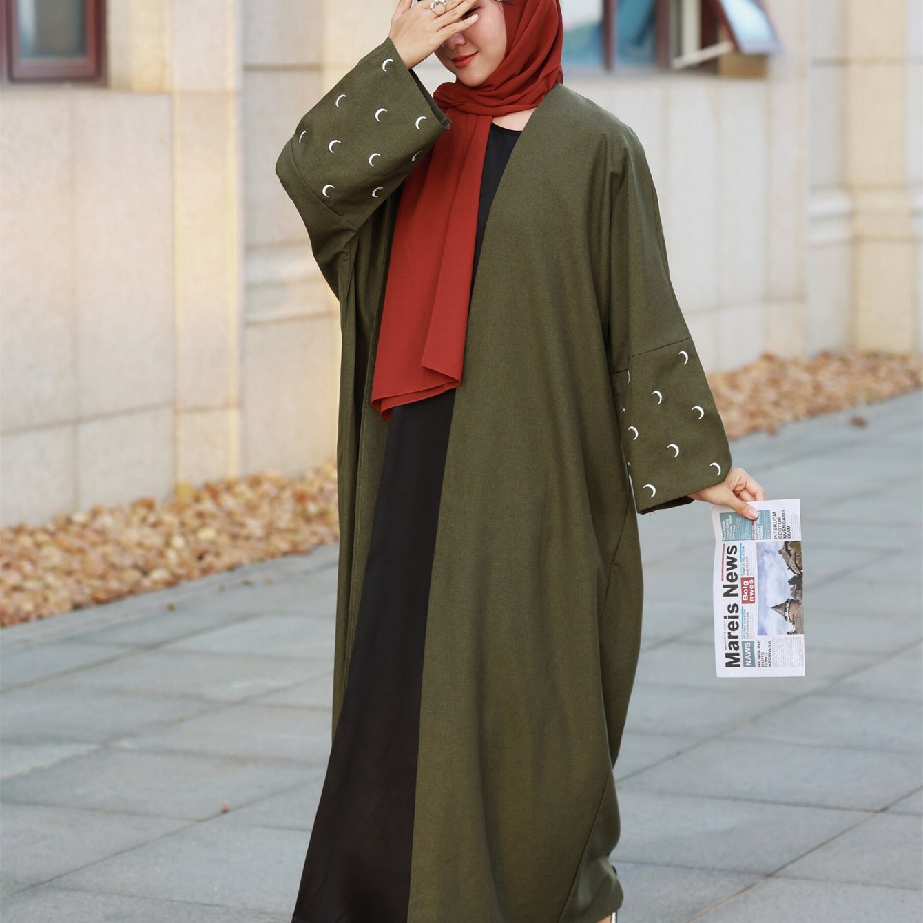 Plus Size Elegant Moon Embroidered Sleeve Abayas for Middle Eastern Muslims