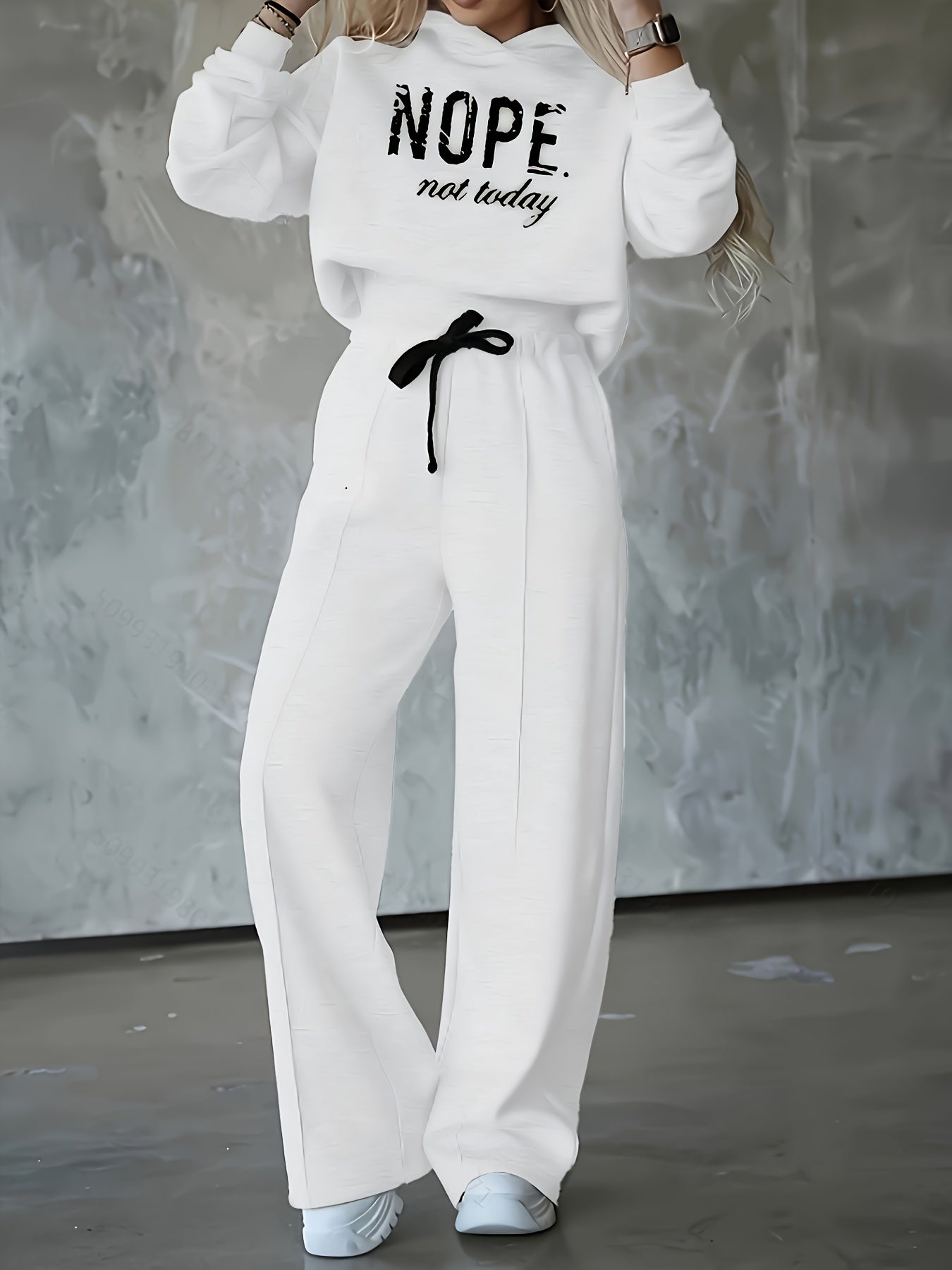 Conjunto deportivo casual para mujer con sudadera con capucha y pantalones con patrón de letras