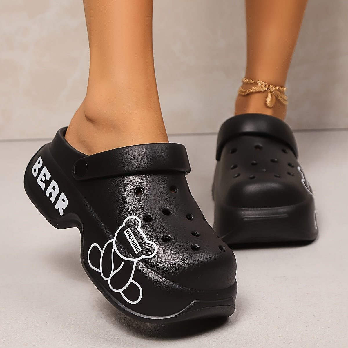 Women's Cartoon Bear EVA Clogs Comfortable Lightweight Non-Slip Beach Sandals