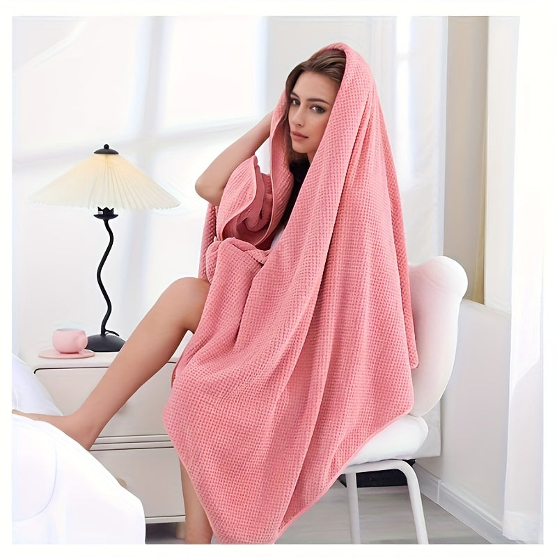 Katta ananas tekis naqshli hammom sochiq ultra-nozik mikroto'qimadan tayyorlangan, juda namni o'zlashtiruvchi va yumshoq, turli sharoitlar uchun mos, bir nechta ranglarda mavjud.