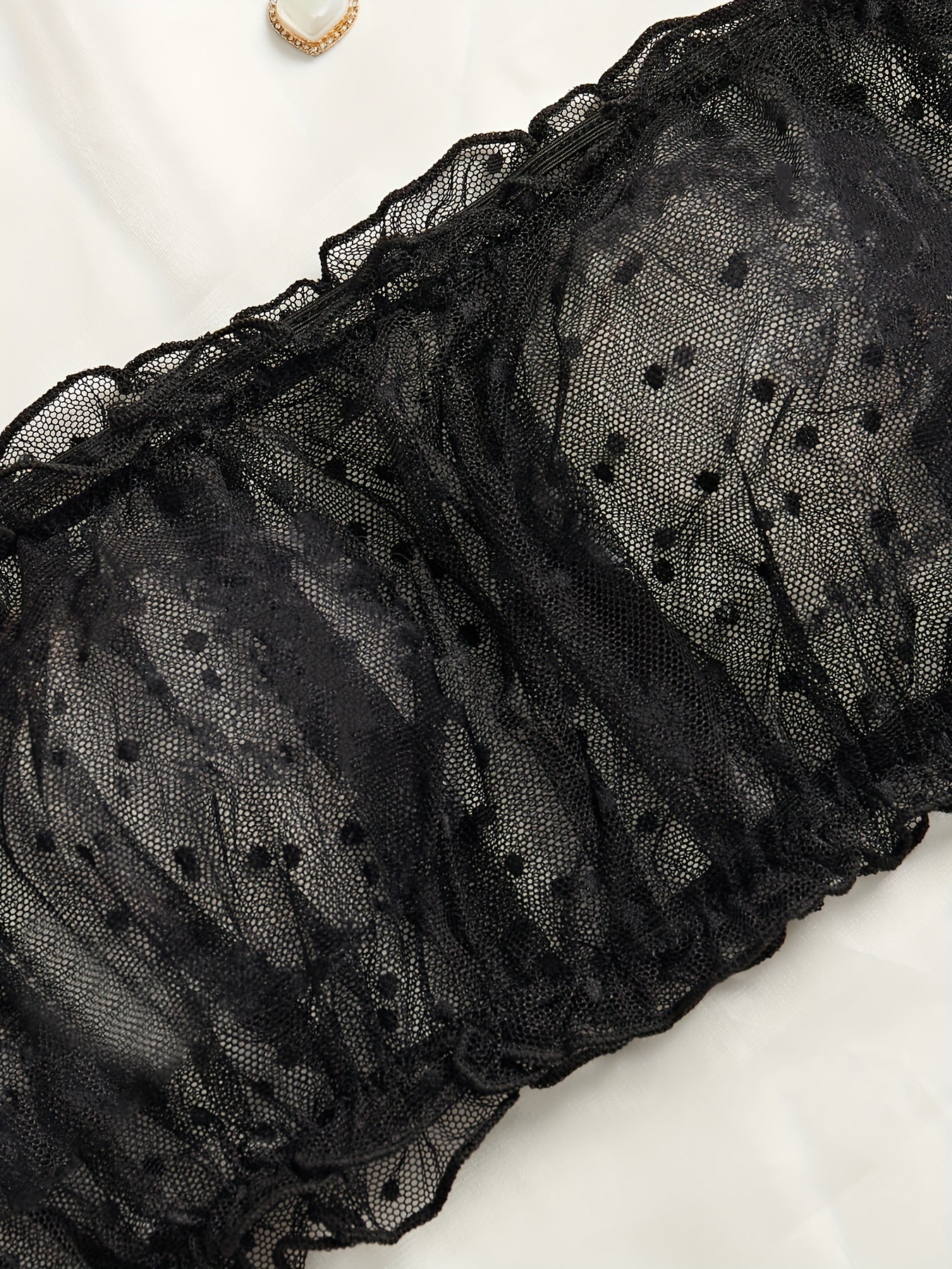 Conjunto de lencería de malla con lunares y volante, sujetador sin acolchar y tanga transparente con lazo para mujer