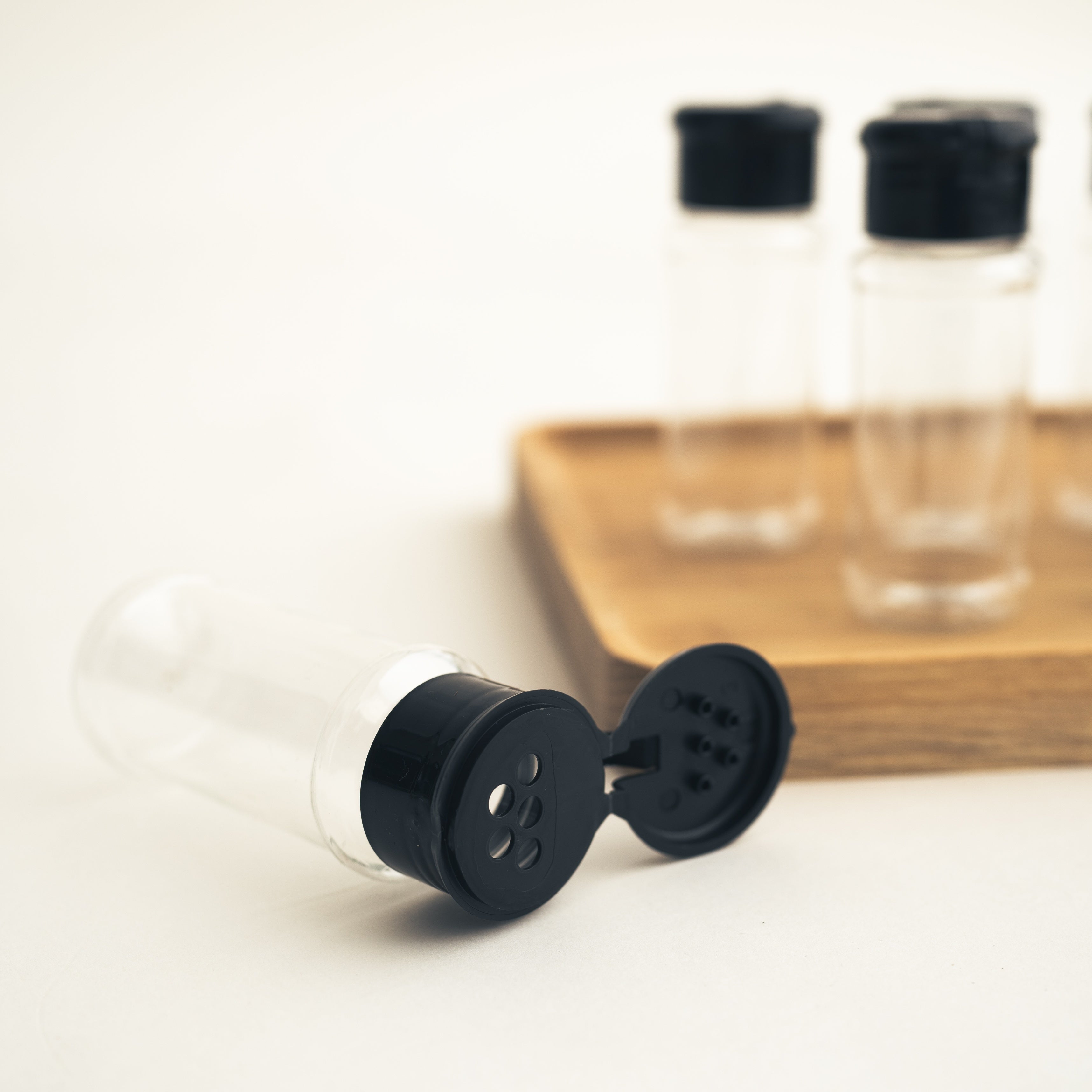 Set of 10/12 Rust-Resistant Spice Bottles with Shaker Lids for Cooking and Kitchen Organization