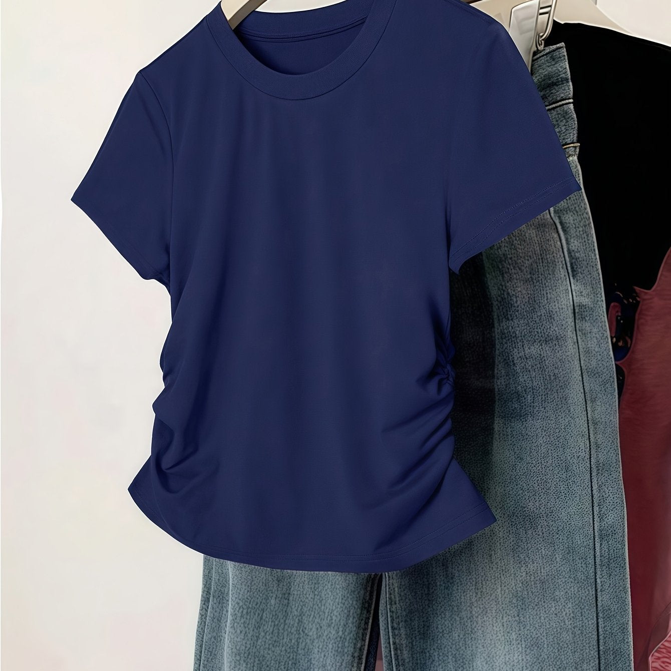 Women's Fitted Short-Sleeve T-Shirt with Ruffled Edges for Summer Casual Wear