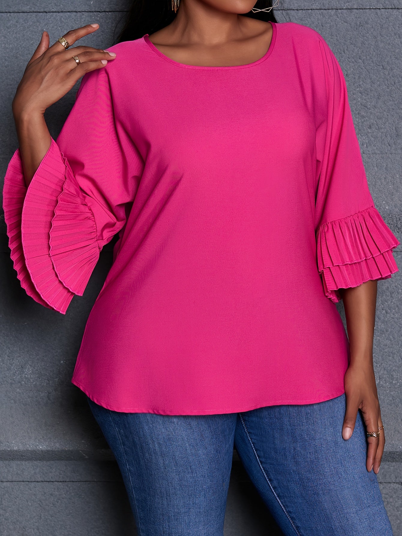 Plus o'lcham ayollar bluzasi, krujkali bo'yin, bir rangli, pleatsli ko'krakli ko'ylak