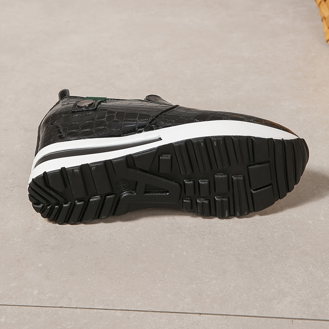 Women’s Casual Slip-On Sneakers Faux Low-Top Walking Shoes Rubber Sole