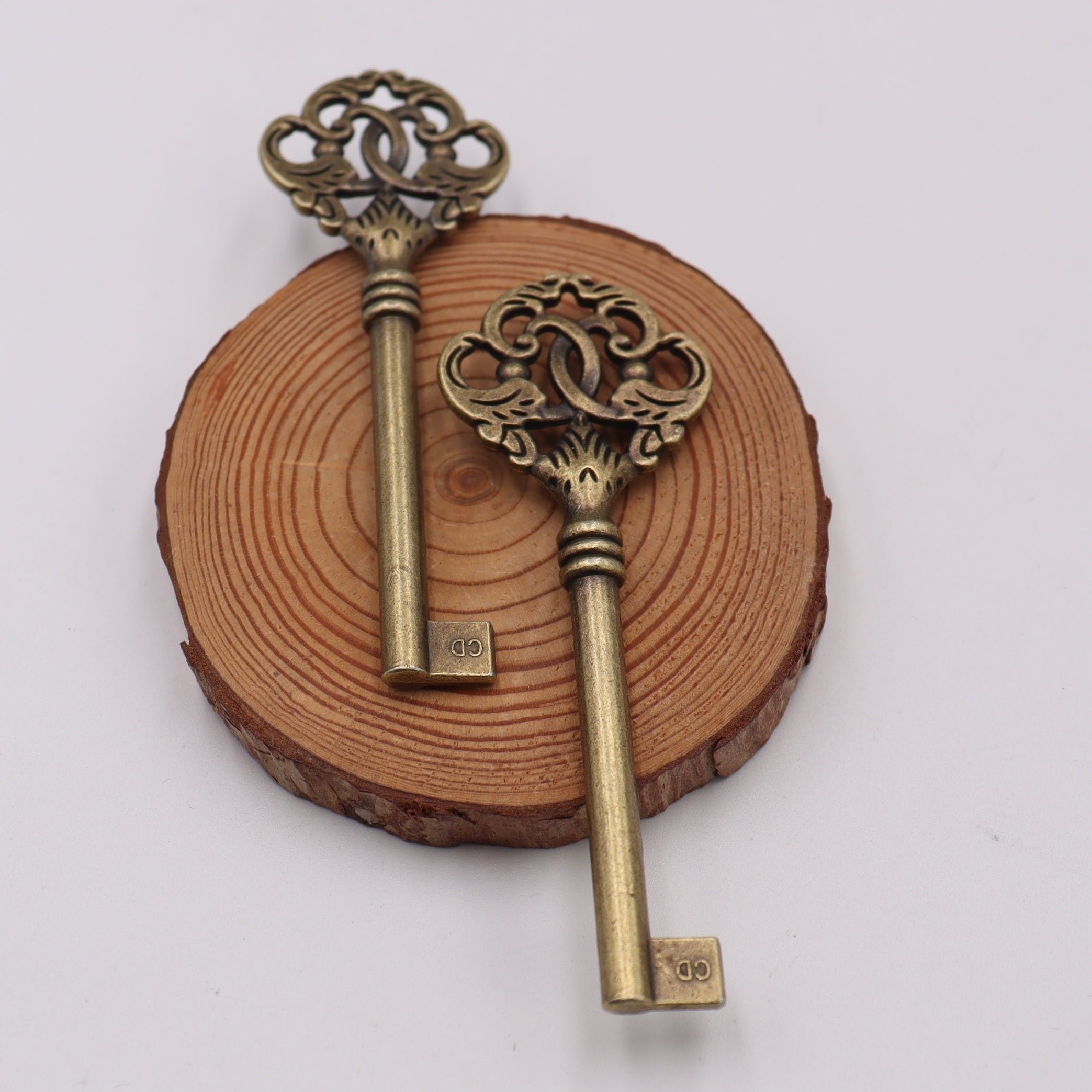 Set of 5 Vintage-Style Big Key Pendant Charms Antique Alloy for Ancient Necklace Making