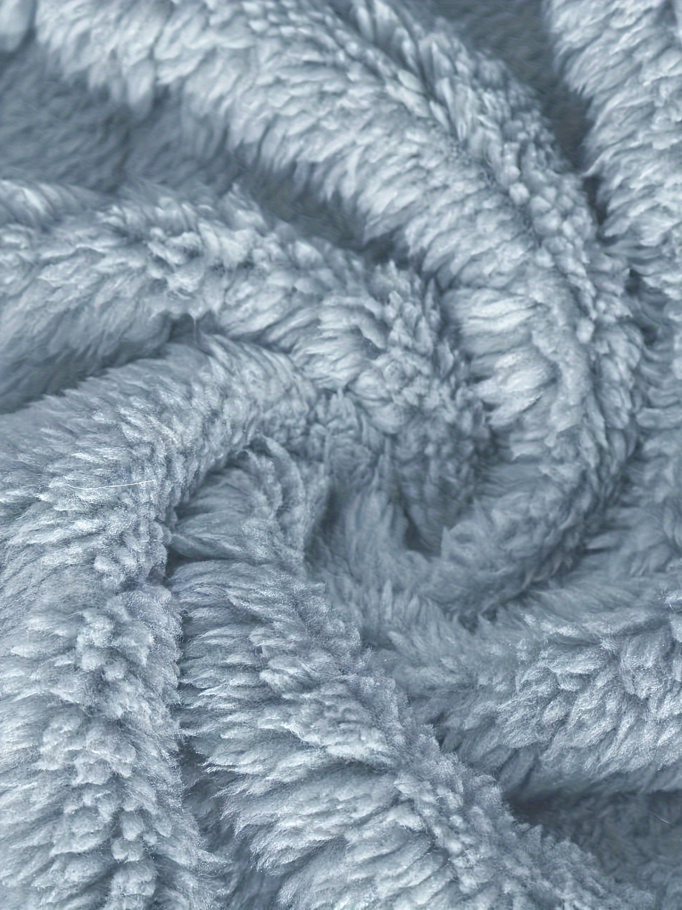 Men's Over-the-Knee Fleece Bathrobe with V-Neck, Blue Quilted Design for Winter