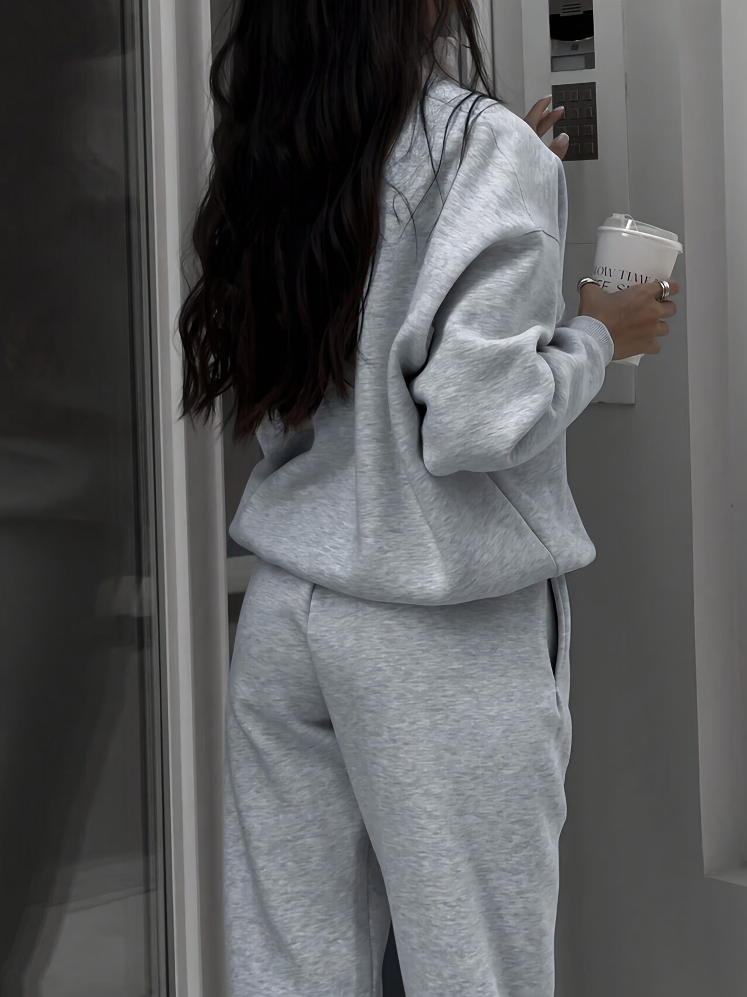 Conjunto de punto para mujer de otoño e invierno con sudadera de cuello alto y pantalones en color sólido