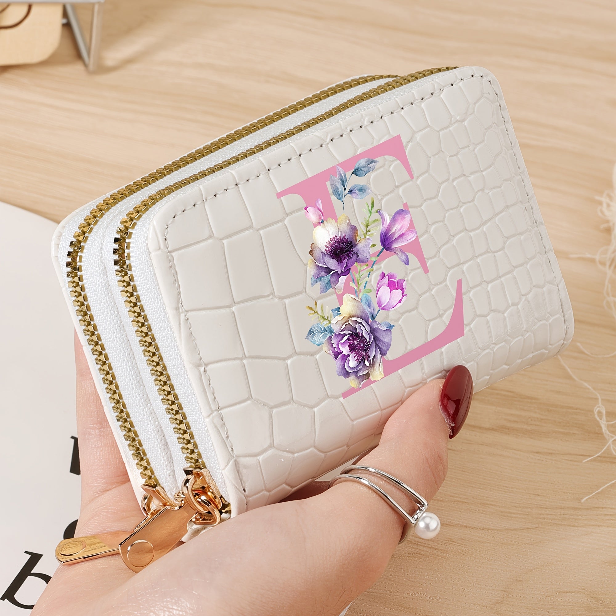 Стильный женский кошелек с крокодиловым узором и дизайном "P", сумка с двойной молнией черного, белого и розового цветов. Модная монетница для путешествий и повседневного использования, школьный аксессуар с текстурой.