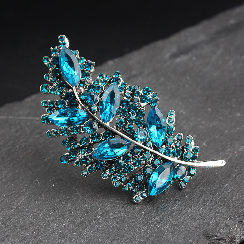 Minimalist Artistic Feather Brooch for Women Stylish Jewelry Accessories