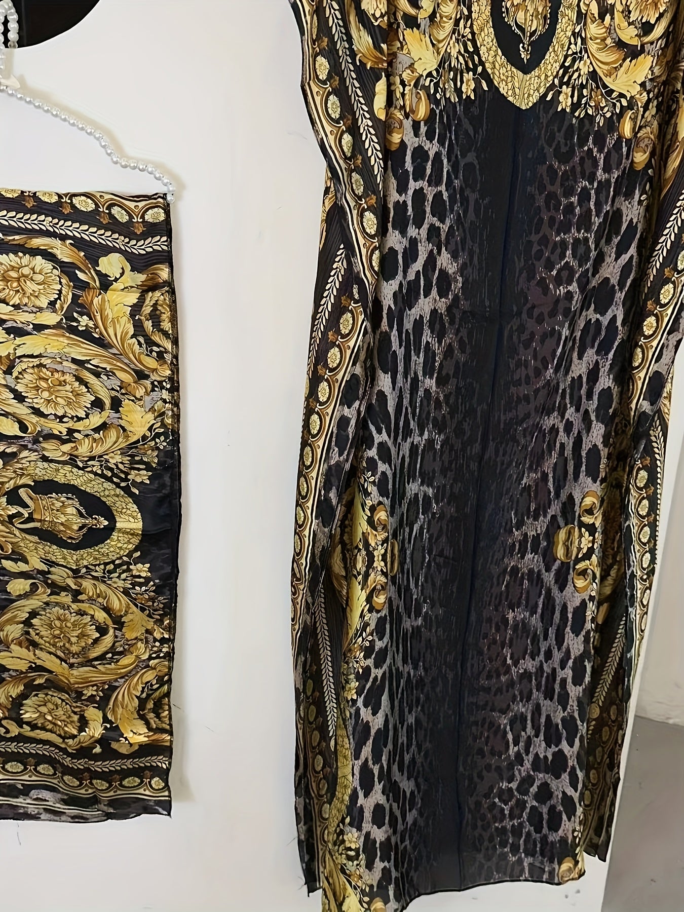 Women Floral Print Maxi Abaya with Batwing Sleeves Black and Gold