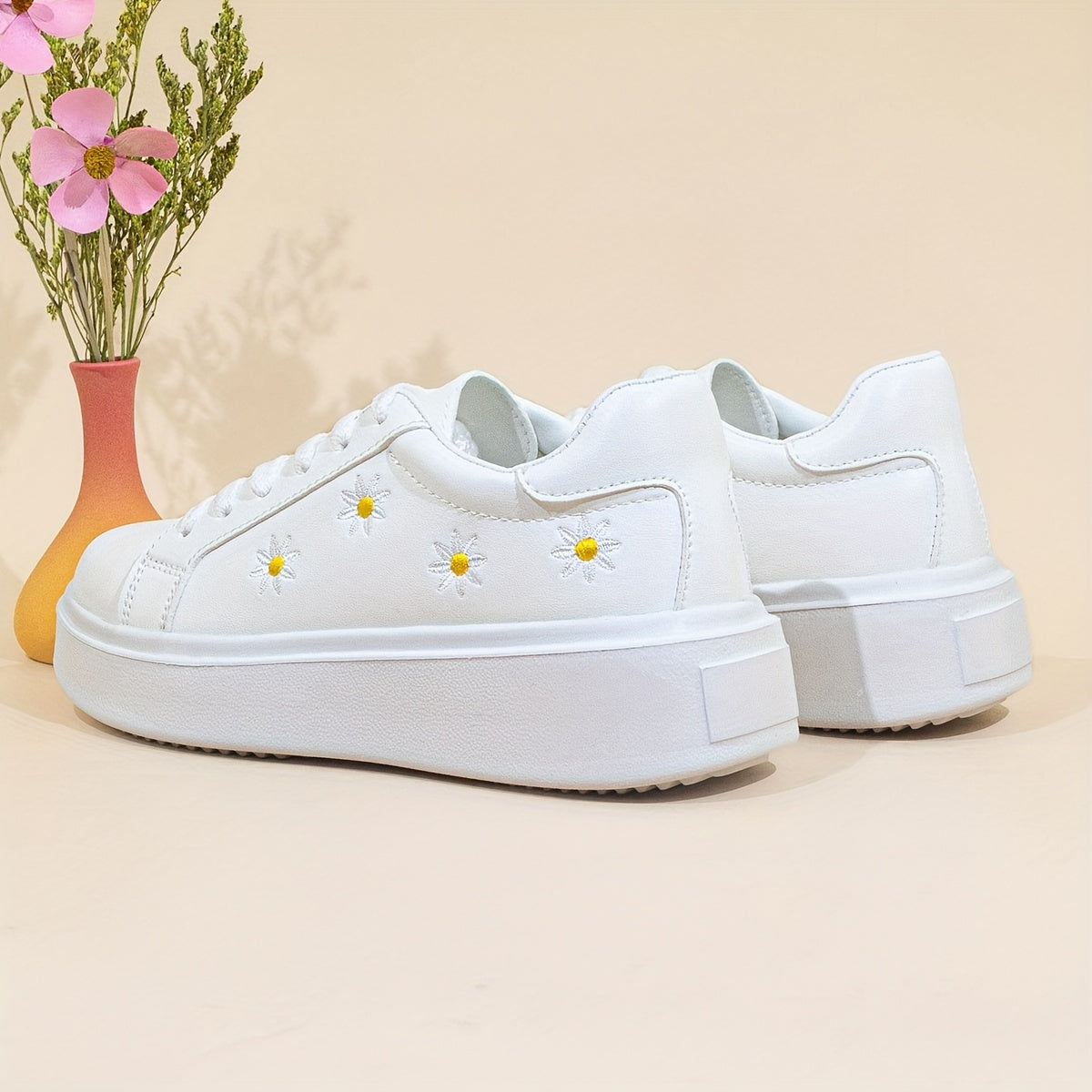 Women's Low-Top Lace-Up Sneakers with Embroidered Daisy Design for All Seasons