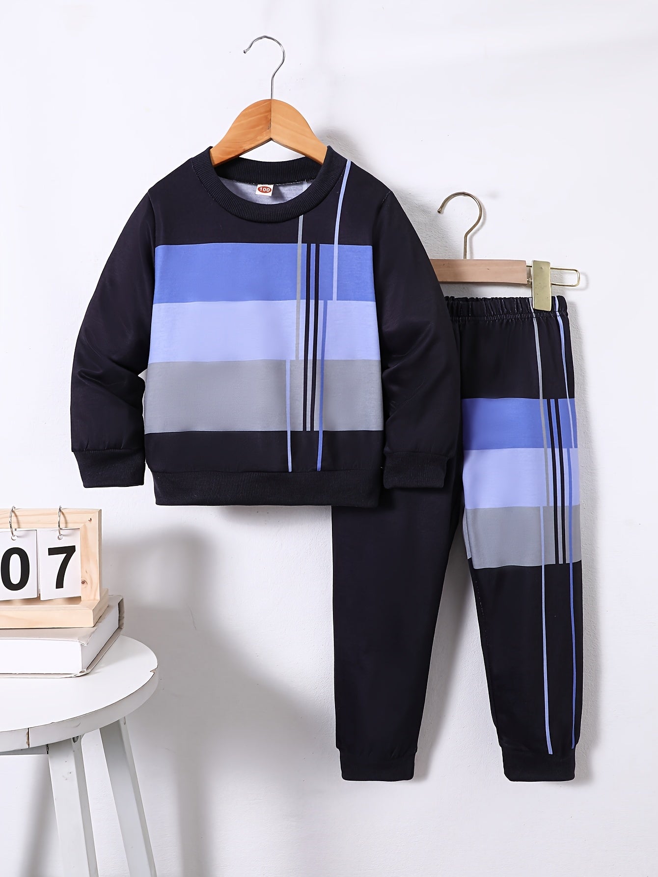 Boys' 2-Piece Sports Suit with Striped Sweatshirt and Joggers for Spring and Fall