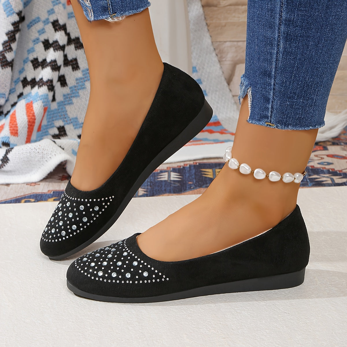 Ayollar uchun slip-on tufli, rhinestone detallari bilan, qulay va yengil