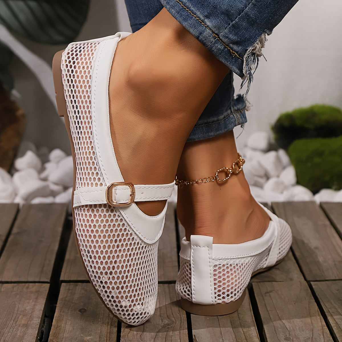 Ayollar uchun oq tarmoqli yupqa oyoq kiyimlari, nafas oladigan, osongina kiyinadigan, o'q uzilgan belbog'li poyabzal