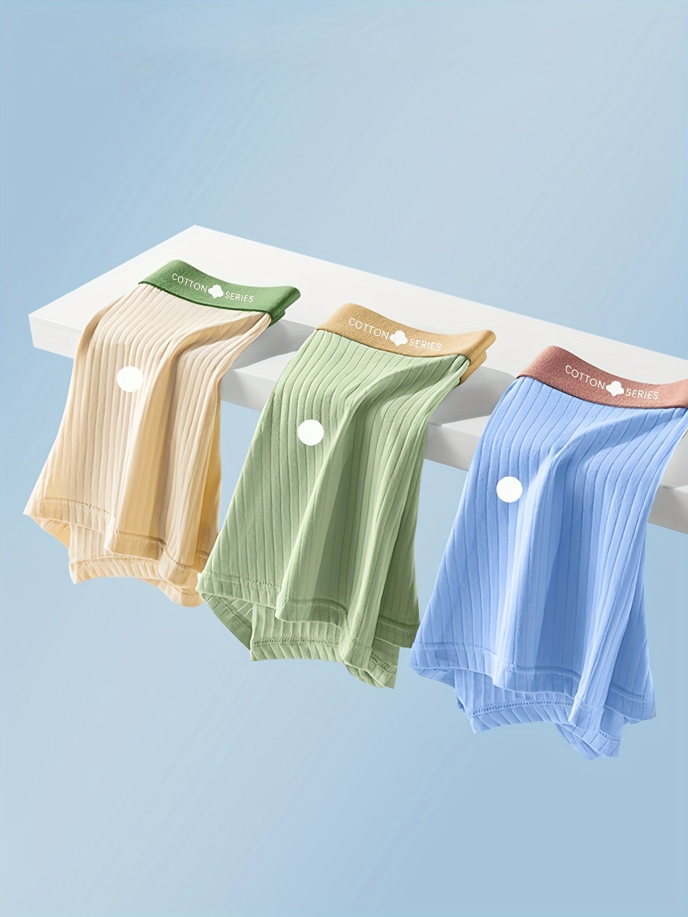 4-Pack Erkaklar Paxta Qisqa Shortlari, O'rta Cho'ziluvchan Trikotaj Matolari va Tasodifiy Chiziqli Dizayni bilan, 140gsm og'irlikda Yengil va Havo O'tkazuvchi.