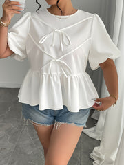 Plus o'lcham ayollar uchun kundalik bluzka, rufflesli etak, bog'lamli old qism, chiroyli shamlarga ega, bir xil rang