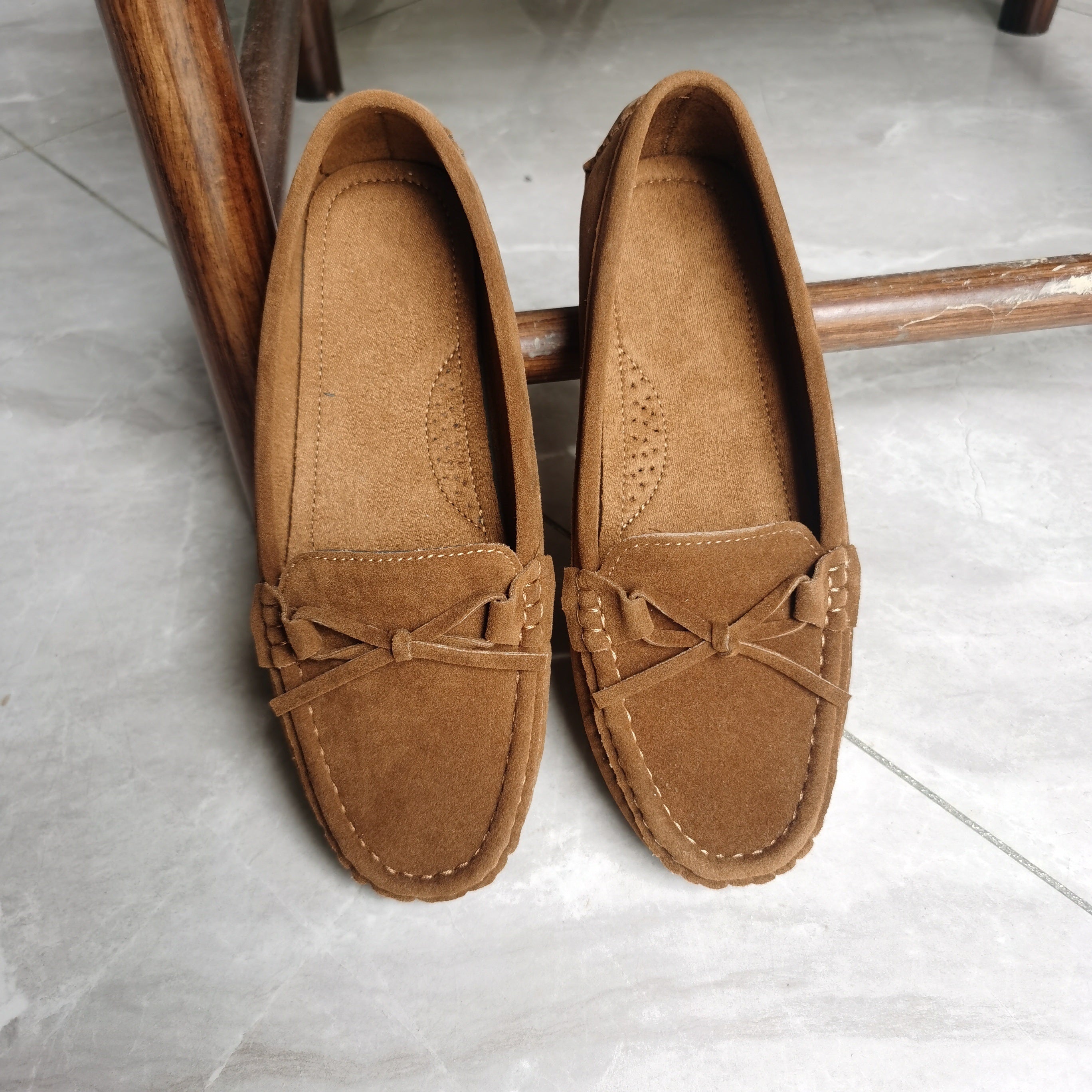 Ретро плоские лоферы с бантом, стиль с легким надеванием и мягкой подошвой для повседневной носки.