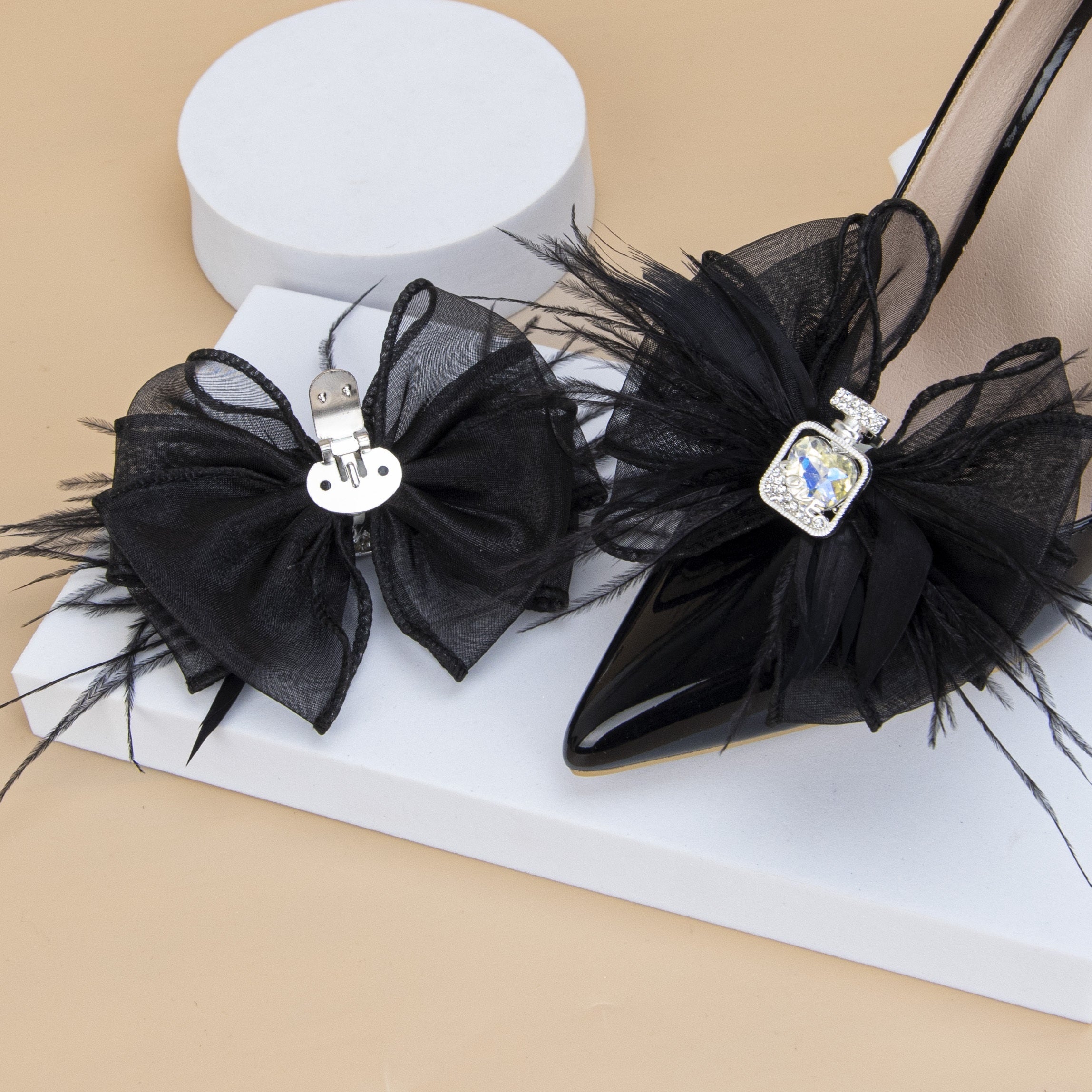 Women's Feather Rhinestone Bowknot Shoe Clips for Weddings and Parties