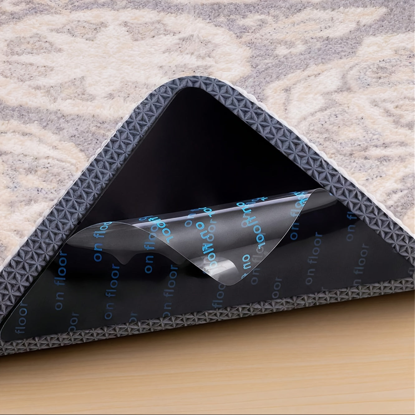 Предотвратите скольжение и закручивание с помощью нашего продвинутого антискользящего фиксатора для ковров - доступен в упаковках по 12, 32 и 34 штуки. Эти двусторонние моющиеся наклейки черного цвета подходят для ковров в гостиной, столовой и ванной.