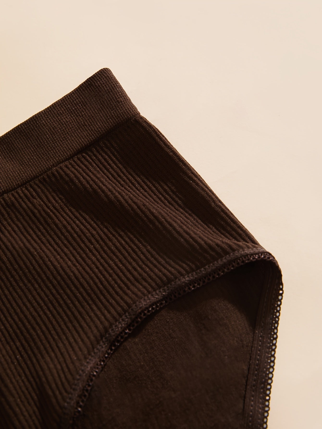 Four-Color Sports Suit for Men with Breathable Fabric and Comfortable Fit